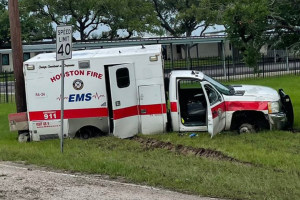 robo ambulancia Houston arrestado