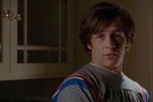 super-escuela-de-heroes-michael-angarano.jpg