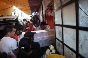 Asesinato de niña en México dispara presión para que Gobierno ataje violencia