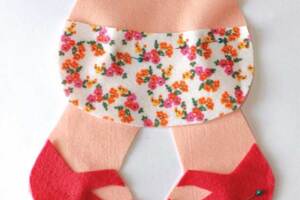 boneca-pequena-de-feltro-1.jpg