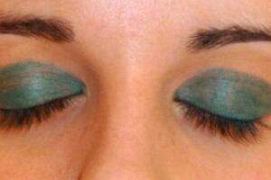 Smoke_eyes_en_verde_2.jpg