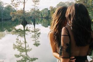 Lauren Jauregui y Lucy Vives