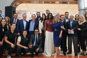 Univision tienda Aeropuerto San Antonio SAT Texas inauguración cultura latina