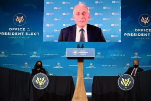 Anthony Fauci, director del Instituto Nacional para Enfermedades Infecciosas y Alérgicas, habla en un monitor después de que el presidente electo Joe Biden lo designara como asesor presidencial sobre la pandemia del coronavirus, el 8 de diciembre del 2020 en Wilmington, Delaware.