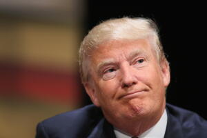 Donald Trump, cara seria y mueca