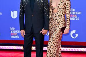 Carlos Vives y su esposa