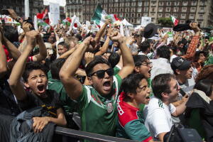 Mexicanos celebran el primer triunfo del Tri en el Mundial de Rusia