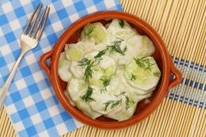 cura-ressaca-alimentos-liquidos-pepino.jpg