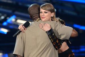 En fotos: las veces que Taylor Swift y Kanye West se dieron el beso de Judas