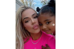 Khloé Kardashian y su hija True.jpg