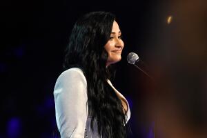 grosby demi mujer 10.jpg