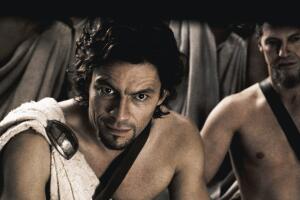 Dominic West como Theron 300 Grosby.jpg