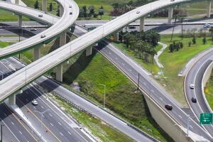 Los usuarios frecuentes pueden ahorrar hasta un 25% en peajes al usar E-PASS en las autopistas de CFX.