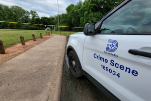 policía-cuerpo-hombre-Dixon-Avenue-hispano