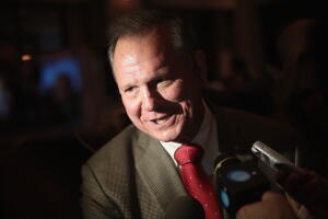 Roy Moore en un evento electoral en Montgomery, Alabama.