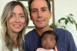 La pareja demandó por negligencia mientras persisten dudas sobre el paradero de sus embriones.