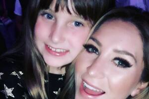 Geraldine Bazán y sus hijas