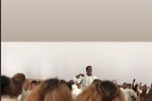 kanye west en servicio religioso