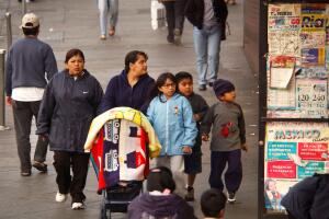 Latinos afectados por las decisiones de la administración Trump