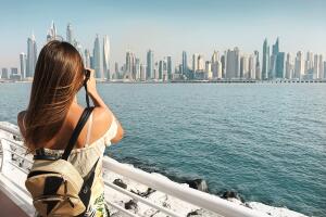 turista-en-postal-dubai.jpg