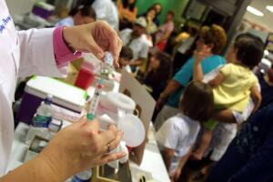 Flu shots Are Administered in Miami