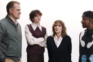 cast de stranger things reaccionan a teorias.jpg