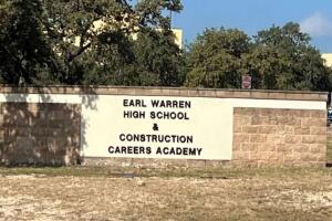San Antonio escuela armas adolescente Warren High School policía NISD seguridad escolar tiroteo