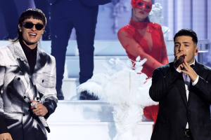 Peso Pluma y Eslabón Armado interpretaron 'Ella baila sola' en los Latin GRAMMY 2023