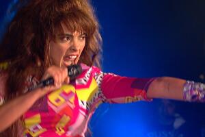 Scarlet Gruber caracterizada como Gloria Trevi 2.jpg