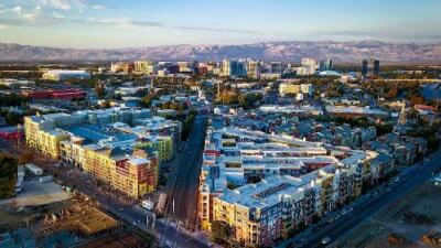 Ganar Mas De 120 000 O Tener 5 Empleos Lo Minimo Para Rentar Un