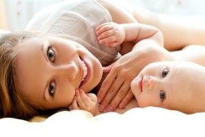 bebe-mae-filho-cama.jpg