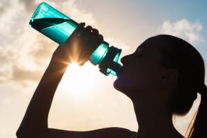 agua-hidratacao-sol-0716-630x350.jpg