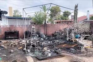 Cinco personas pierden todo en devastador incendio al oeste del valle