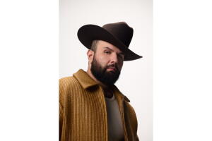 Carín León es el artista con más nominaciones en Premios Juventud 2026
