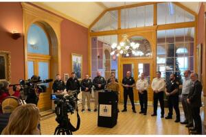 La alcaldesa, Erin Mendenhall en coferencia