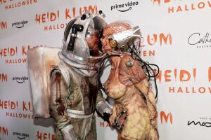 klum-heidi-halloween-ext.jpg