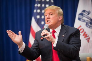 Donald Trump habla en una reunión el 26 de enero de 2016 en Marshalltown, Iowa.
