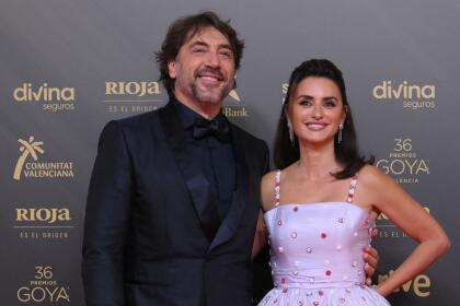 Spanish actor Javier Bardem (L) and Spanish actress Penelope Cruz pose on the red carpet upon arrival at the 36th Goya awards ceremony at the Palau de les Arts in Valencia, on February 12, 2022. (Photo by LLUIS GENE / AFP) (Photo by LLUIS GENE/AFP via Getty Images)