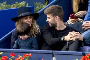 shakira le canta a piqué