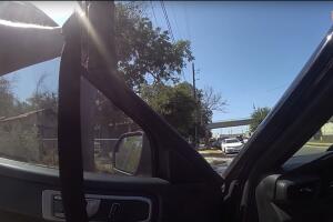 Revelan video de cámara corporal y audio del 911 de tiroteo mortal con oficiales involucrados