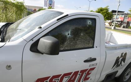 El menor de ‘Los Chapitos’ no aprendió la lección y aprovechó el llamado ‘Culiacanazo’ para subir de nivel en el cartel. Una fuente de Univision Noticias dijo que él y su hermano Iván Archivaldo Guzmán Salazar estuvieron a finales de 2021 en una propiedad de Mazatlán protegidos por unos 50 pistoleros.