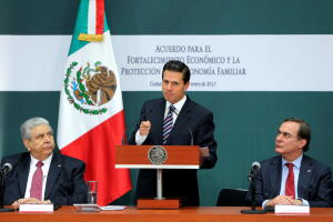 El presidente Enrique Peña Nieto ante empresarios y líderes sindicales
