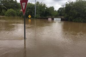 Inundaciones en el centro de Texas provocan la evacuación de decenas de personas