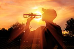 Emiten advertencia de calor excesivo por temperaturas de hasta 114 grados en Arizona