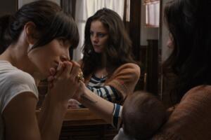 Jessica Biel e Kaya Scodelario em "A Grande Ilusão"