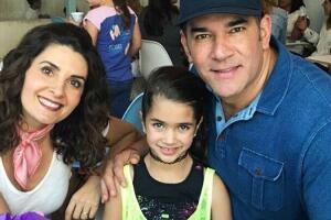 Eduardo Santamarina, Mayrín Villanueva y Julia