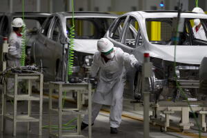 Para los trabajadores automotrices mexicanos, el nuevo acuerdo promete mejorar sustancialmente sus salarios.