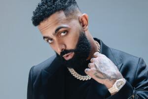 Eladio Carrión actuará en Premio Lo Nuestro 2024