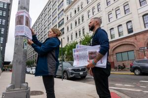 Tiroteos dos muertes y un fugitivo Policía de Nueva York aumenta presencia en Brooklyn