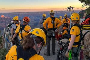 Rescatan a niño de 13 años que cayó por un borde en el Gran Cañón